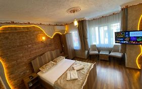 Golden Arrow Hotel